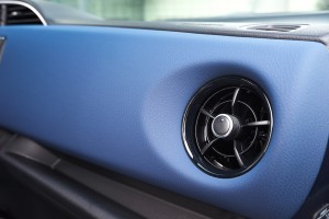 2017 Toyota Yaris Hybrid Blue DetailInt 11