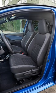 2017 Toyota Yaris Hybrid Blue DetailInt 19