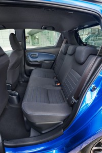 2017 Toyota Yaris Hybrid Blue DetailInt 20